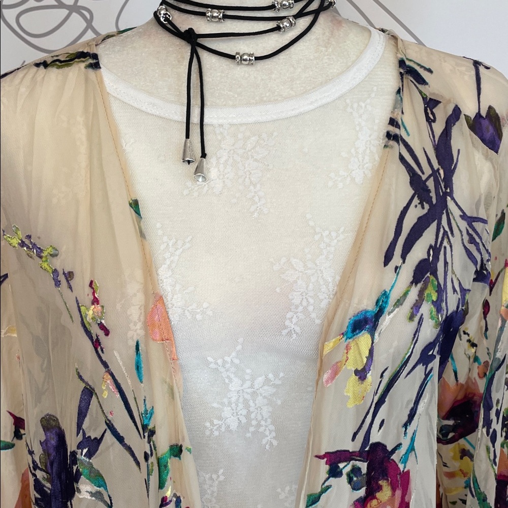 Floral Print Sheer Kimono With Roll tab Sleeves size M - Picture 5 of 9